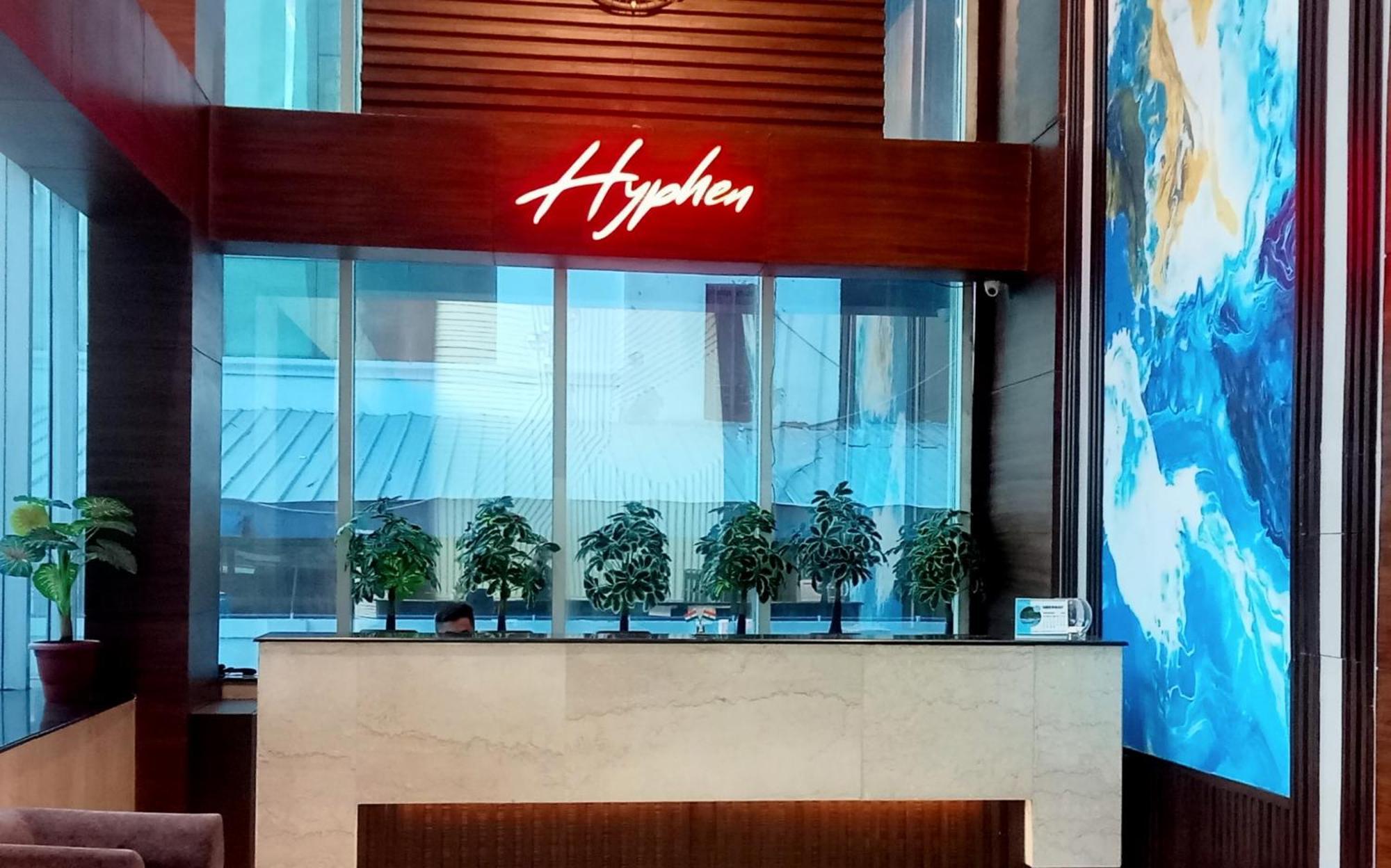 Hyphen Business Hotel Нойда Екстер'єр фото