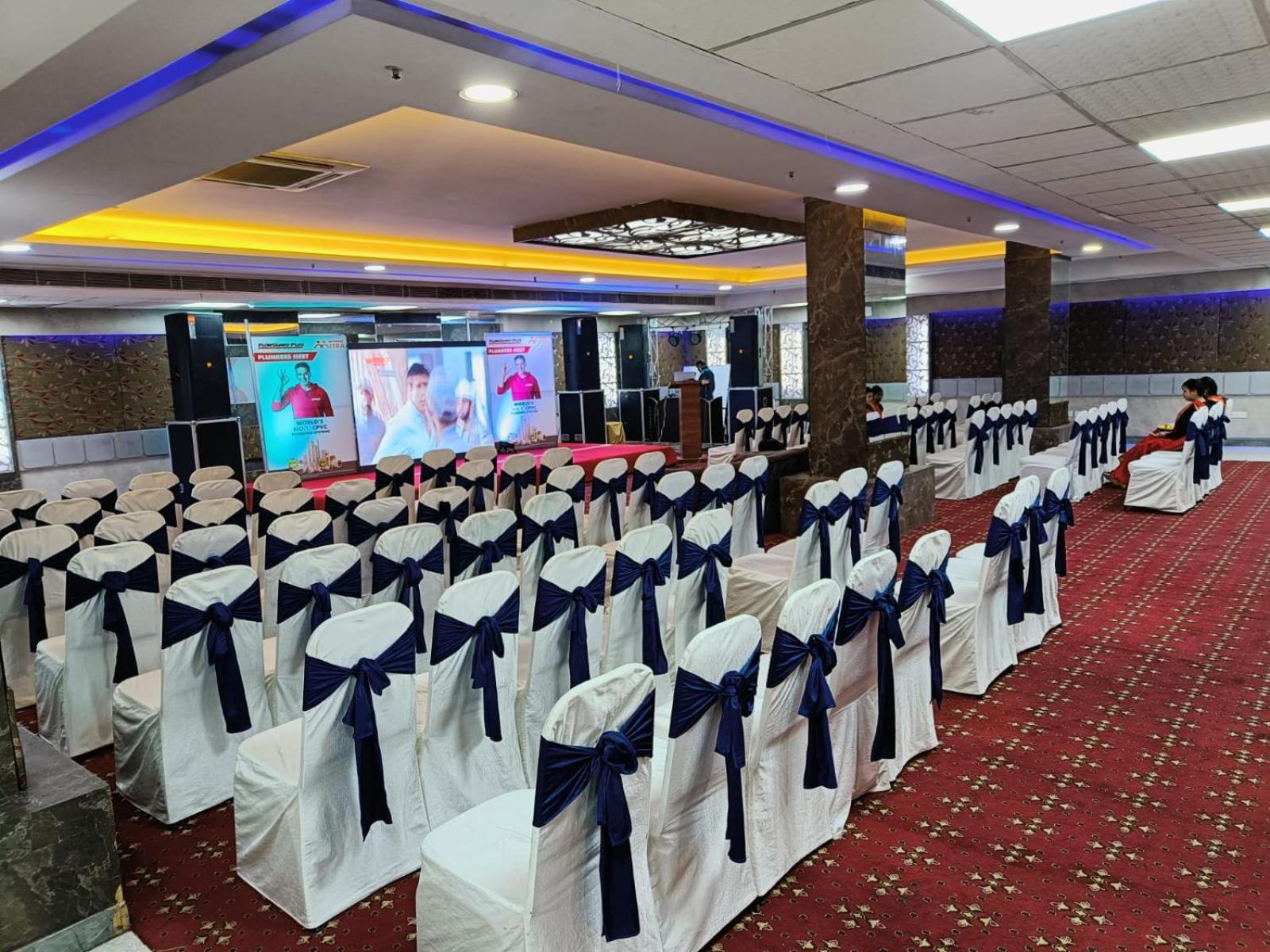 Hyphen Business Hotel Нойда Екстер'єр фото