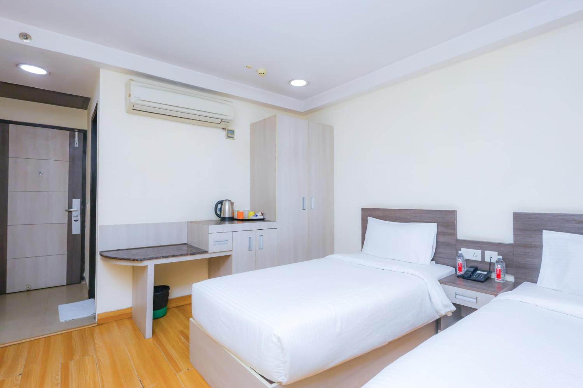 Hyphen Business Hotel Нойда Екстер'єр фото