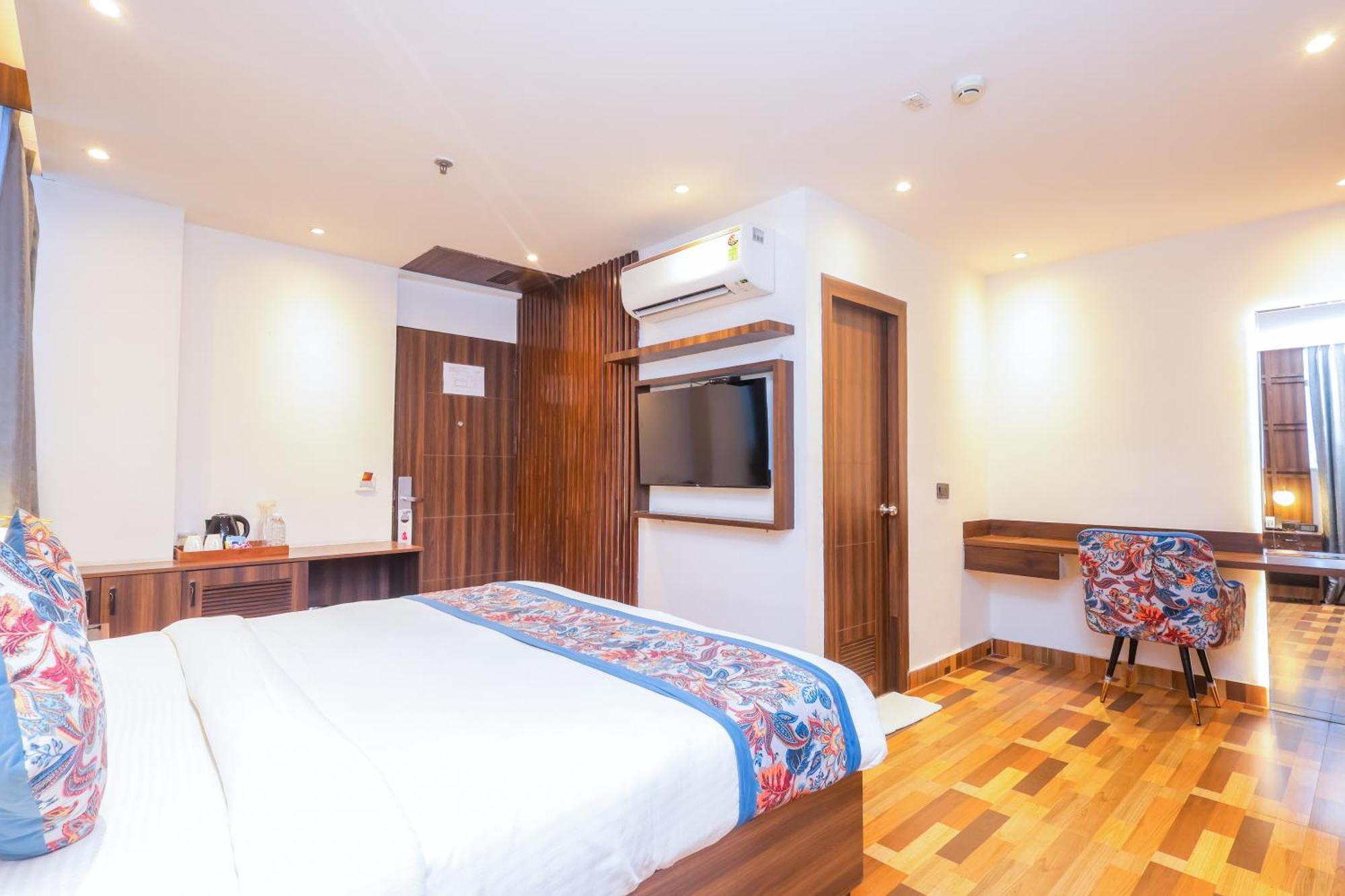 Hyphen Business Hotel Нойда Екстер'єр фото