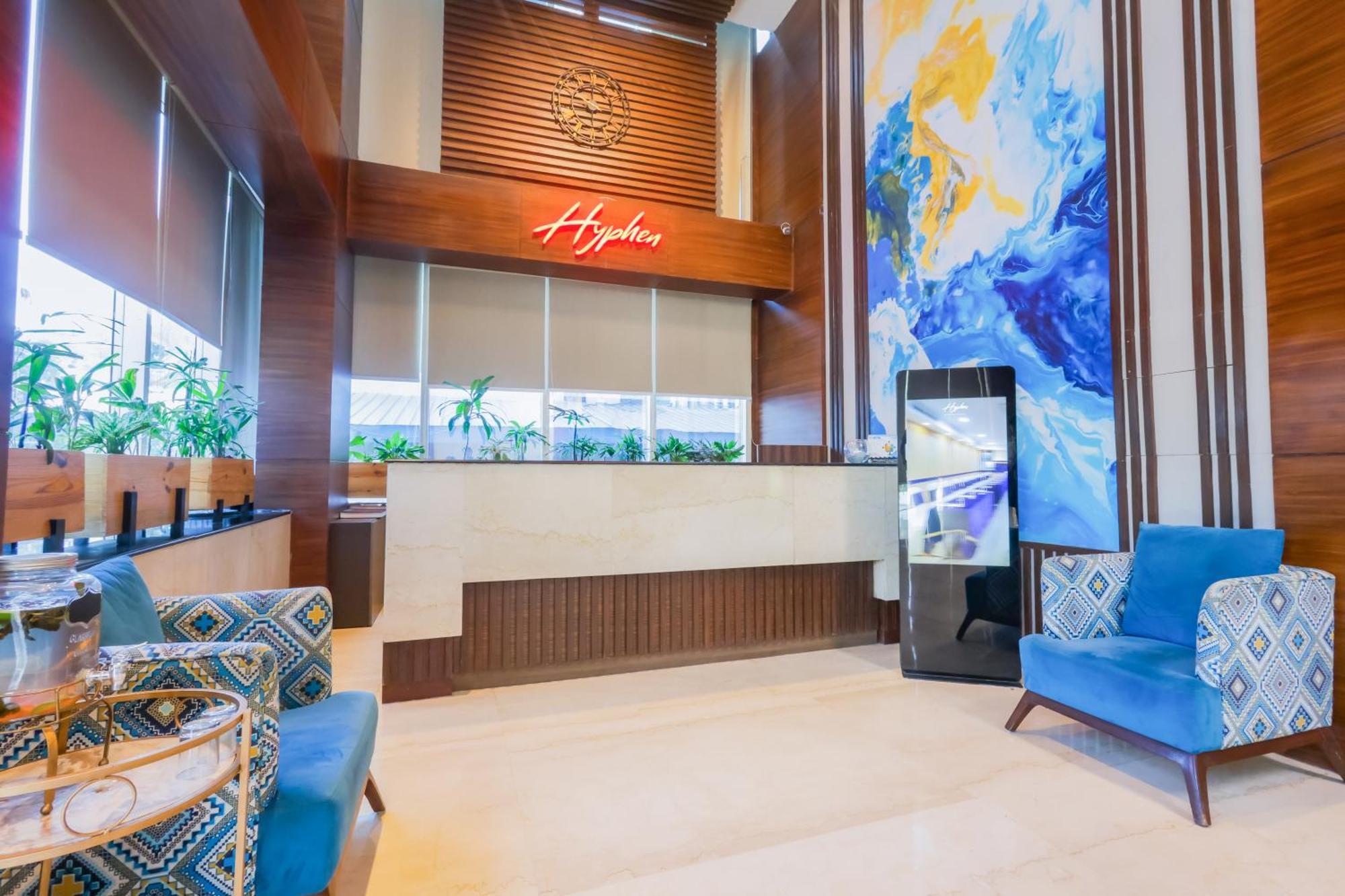 Hyphen Business Hotel Нойда Екстер'єр фото