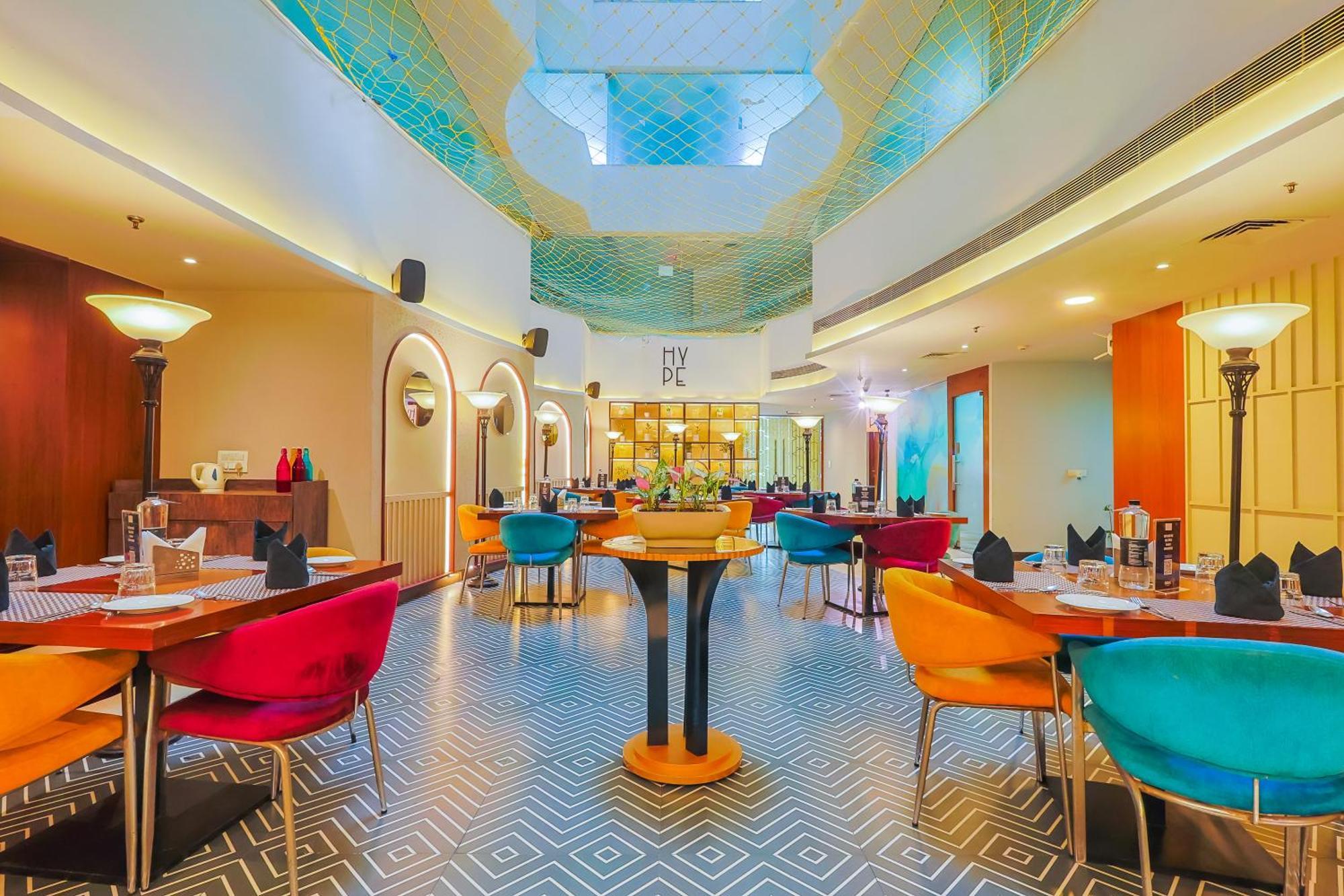 Hyphen Business Hotel Нойда Екстер'єр фото