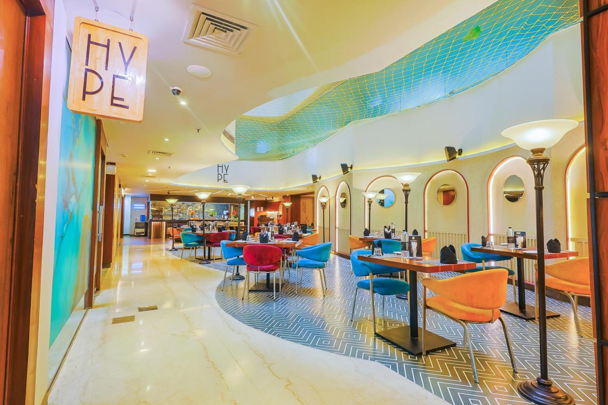 Hyphen Business Hotel Нойда Екстер'єр фото