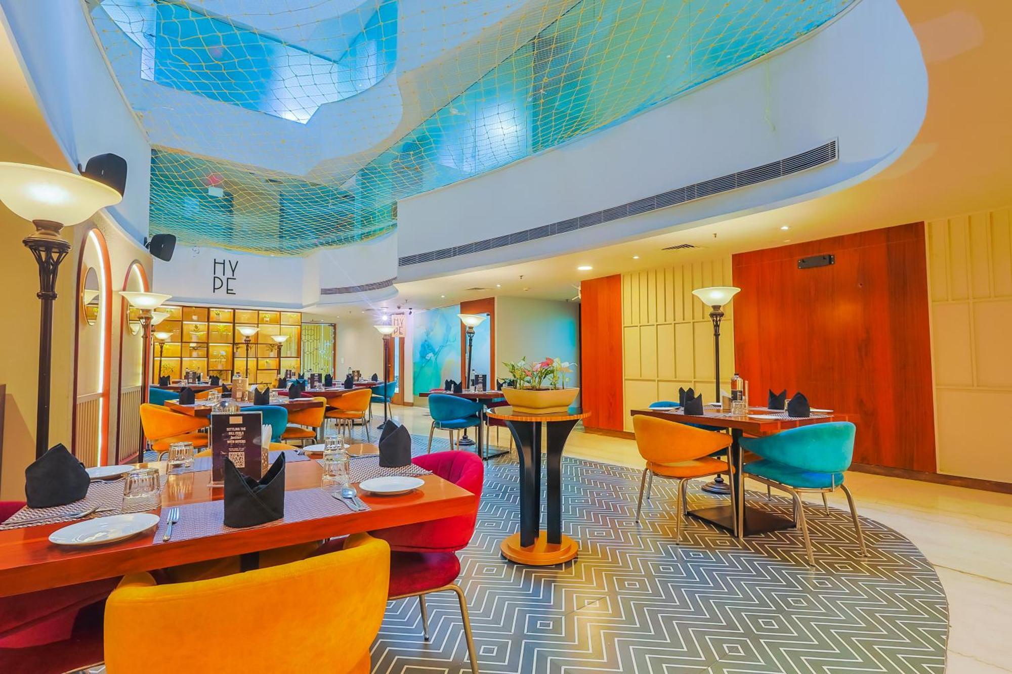 Hyphen Business Hotel Нойда Екстер'єр фото